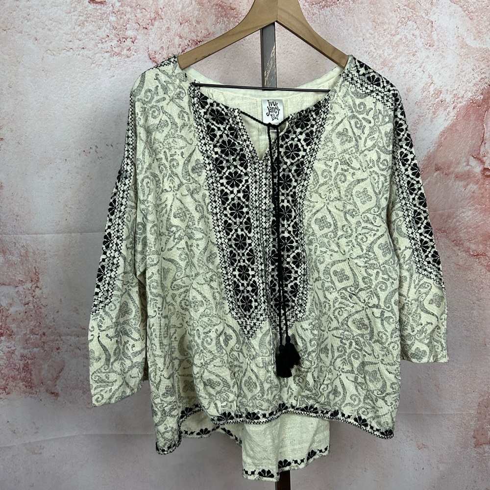 Ivy Jane Black and Cream Blouse